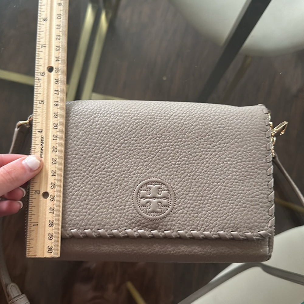 Tory Burch Cream and Tan Crossbody Bag with Whipstitch Detail - Picture 4 of 7